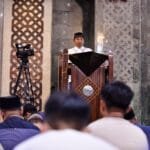 Tarawih Malam Kedua Ramadan di Masjid Al-Markaz, Bahtiar Baharuddin Sampaikan Gerakan Berbagi Bahagia