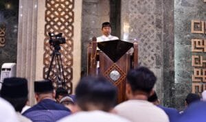 Tarawih Malam Kedua Ramadan di Masjid Al-Markaz, Bahtiar Baharuddin Sampaikan Gerakan Berbagi Bahagia