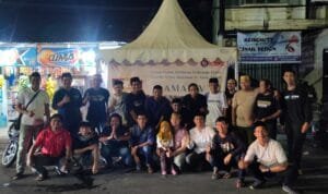 Corolla Retro Makassar Bagikan Ratusan Paket Takjil ke Pengguna Jalan dan Buka Puasa Bersama Anak Yatim