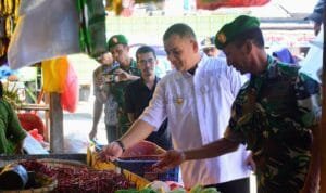 Jelang Hari Raya Idul Fitri, Pj Bupati Sinjai Lakukan Operasi Pasar