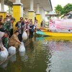 Penjabat Gubernur Sulsel Kunjungi Soppeng, Tebar 160 Ribu Benih Ikan di Salomate