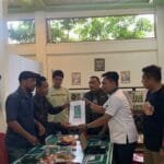 Takbir Abadi Wakili Chaidir Syam dan Suhartina Bohari Mengambil Formulir Pilkada di PKB Maros