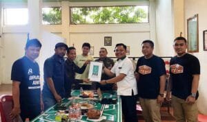 Chaidir Syam – Suhartina Bohari Mengambil Formulir Pilkada di PKB Maros