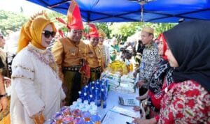 Hadiri Peringatan HUT Jeneponto, Pj Ketua TP PKK Sulsel Serahkan Sejumlah Bantuan