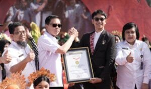 Raih Dua Rekor MURI, 24.913 Pelajar Menari Paddupa Kenakan Baju Bodo