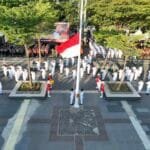 Pasukan Paskibraka Tim Cakra Berhasil Turunkan Sang Merah Putih dengan Khidmat