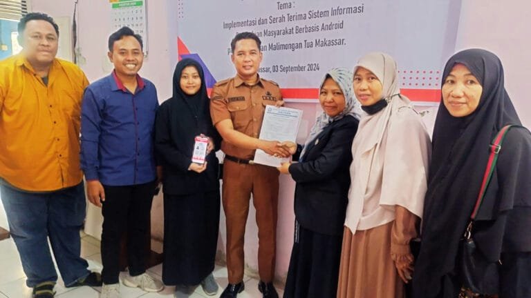 Mahasiswa UNITAMA Serahkan Aplikasi Pengaduan Masyarakat Berbasis Android