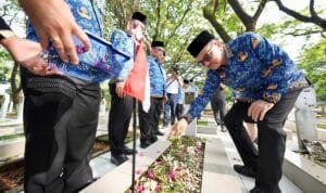 Sambut HUT KORPRI ke-53, Jufri Rahman Ziarah ke Taman Makam Pahlawan Panaikang