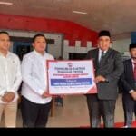Menteri Desa RI Serahkan Bantuan Biskuit Untuk Penanganan Stunting di Kabupaten Maros