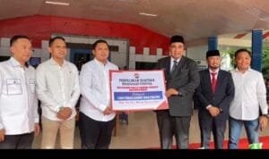 Menteri Desa RI Serahkan Bantuan Biskuit Untuk Penanganan Stunting di Kabupaten Maros