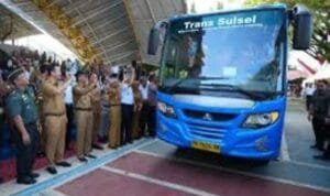 Bus Trans Sulsel Ringankan Beban Masyarakat, Warga: Terima Kasih Pj Gubernur Prof Zudan
