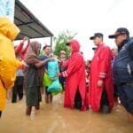 Kunjungi Lokasi Banjir di Pangkep, Pj Gubernur Sulsel Prof Zudan Pastikan Warga Terdampak Tertangani dengan Baik