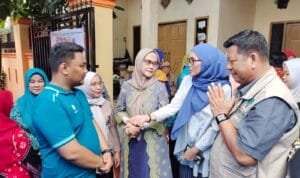 Ketua DPRD Maros Dampingi Pj Ketua TP PKK Sulawesi Selatan Kunjungi Warga Terdampak Banjir