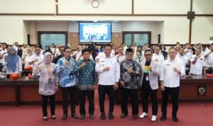 Pj Gubernur Prof Fadjry Support Program Beasiswa Gratis untuk Anak Yatim Piatu dan Hafidz