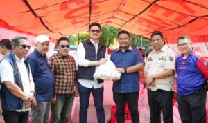 Ketua DPRD Maros Terima Bantuan Sembako untuk Korban Banjir dari DPR RI Fraksi Nasdem