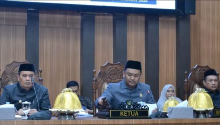 Ketua DPRD Kabupaten Maros Pimpin Rapat Paripurna Penyerahan Ranperda Perubahan Pajak dan Retribusi Daerah