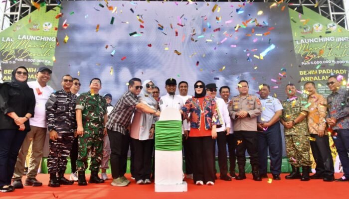 Andi Sudirman Launching Penyaluran 5 Juta Kg Benih Padi untuk Petani se-Sulsel