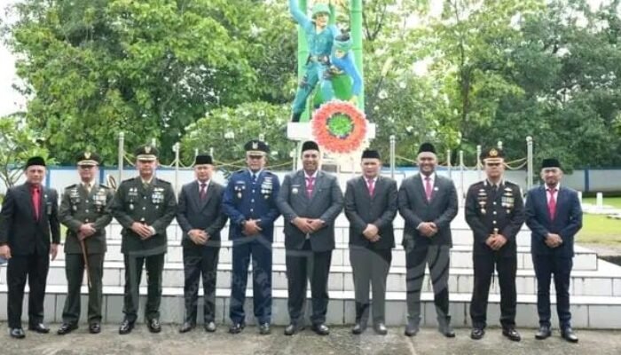 Ketua DPRD Maros Ikuti Ziarah dan Tabur Bunga Peringati Hari Pahlawan Nasional 2025