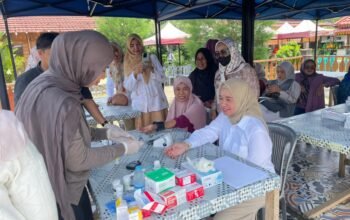 Selain Pemeriksaan Kesehatan Gratis, Andi Nirawati Juga Bagikan Susu Gratis Untuk Warga di HUT 18 Gerindra