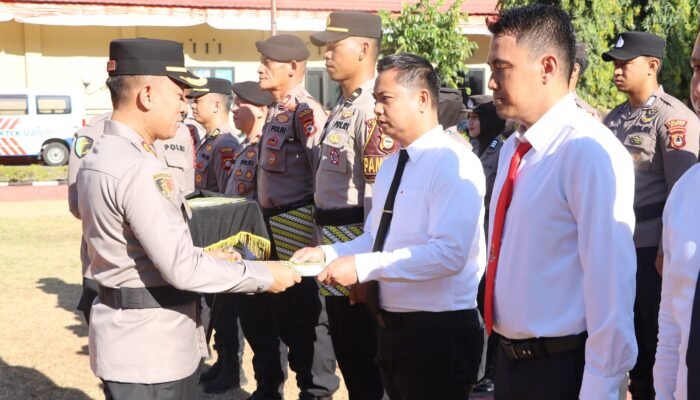 Di Balik Gagahnya Sang Merah Putih, Dedikasi AKP Hasrul Berbuah Penghargaan