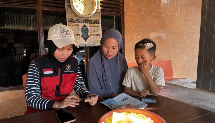Mahasiswa KKN Unhas Gelombang 116 Dorong Transaksi Praktis dan Eksistensi UMKM yang Lebih Luas Melalui QRIS dan Google Maps