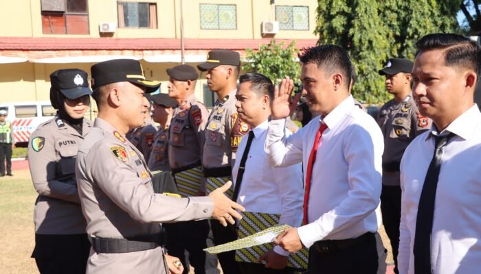 Dari Pemimpin Upacara ke Penerima Penghargaan, Iptu Wawan Hartawan Ukir Apresiasi di HUT RI ke-81